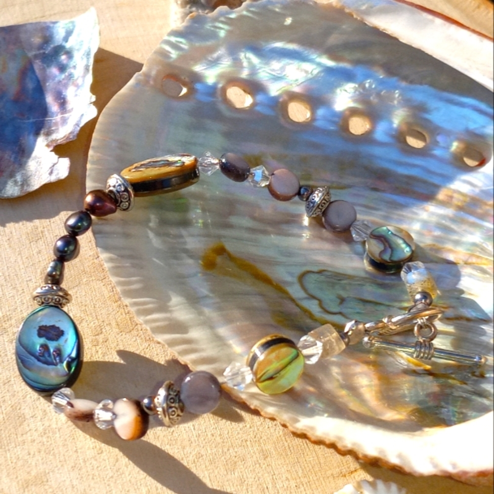 Abalone, Swarovski crystals and naturally colored freshwater pearl bracelet 🔥🔥